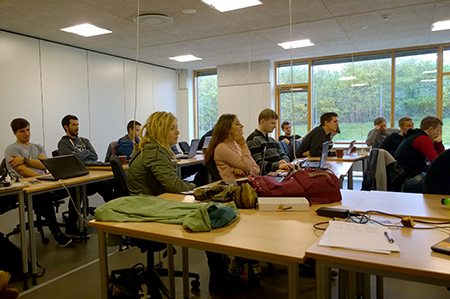 www_luentojakin kuunneltiin välillä.jpg