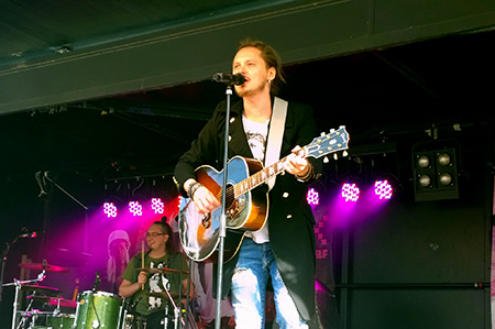 Jonne Aaron.jpg Jonne Aaron.jpg