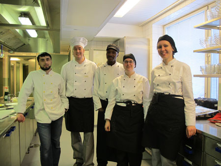 Keittiönväki web.jpg Keittiönväki web.jpg