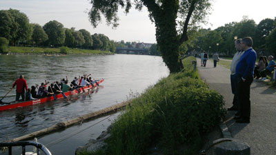 PerttiJuha-ja-melojat_web.jpg PerttiJuha-ja-melojat_web.jpg