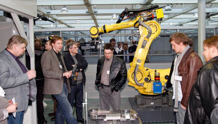 Robottikoneistus_demonstraatio.jpg Robottikoneistus_demonstraatio.jpg