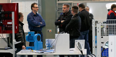 Robottikoneistus_keskustelu.jpg Robottikoneistus_keskustelu.jpg