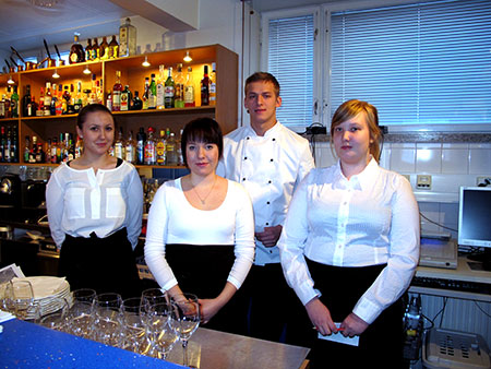 www_näytelounas_tarjoilijat.jpg www_näytelounas_tarjoilijat.jpg