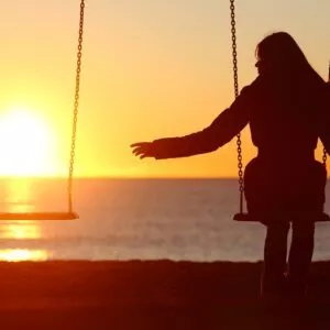 Single or divorced woman alone missing a boyfriend