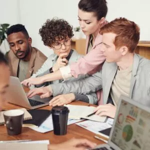 Pexels fauxels 3182755 neliö