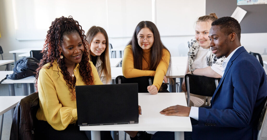 Liiketalouden opiskelija: Vaasan yliopiston kauppatieteellisen alan maisteriopintojen ja -hakujen esittely ti 12.12. klo 14-15.