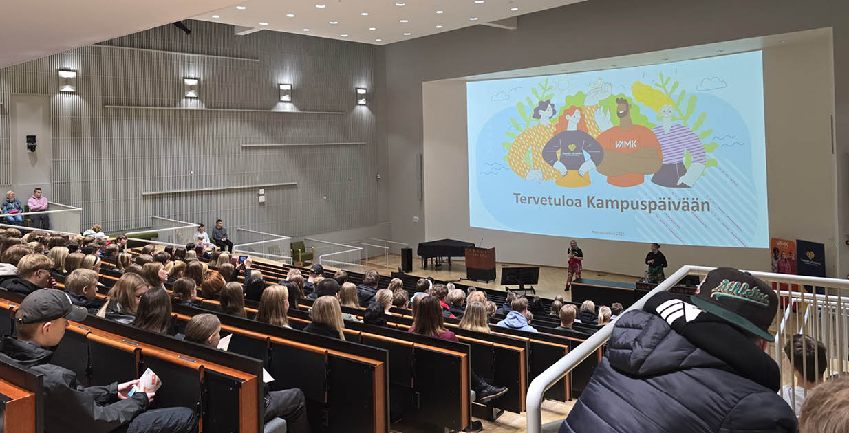 ”Mieltä avartavaa” – yli 1500 lukiolaista tutustui korkeakouluopintoihin Palosaaren kampuksella