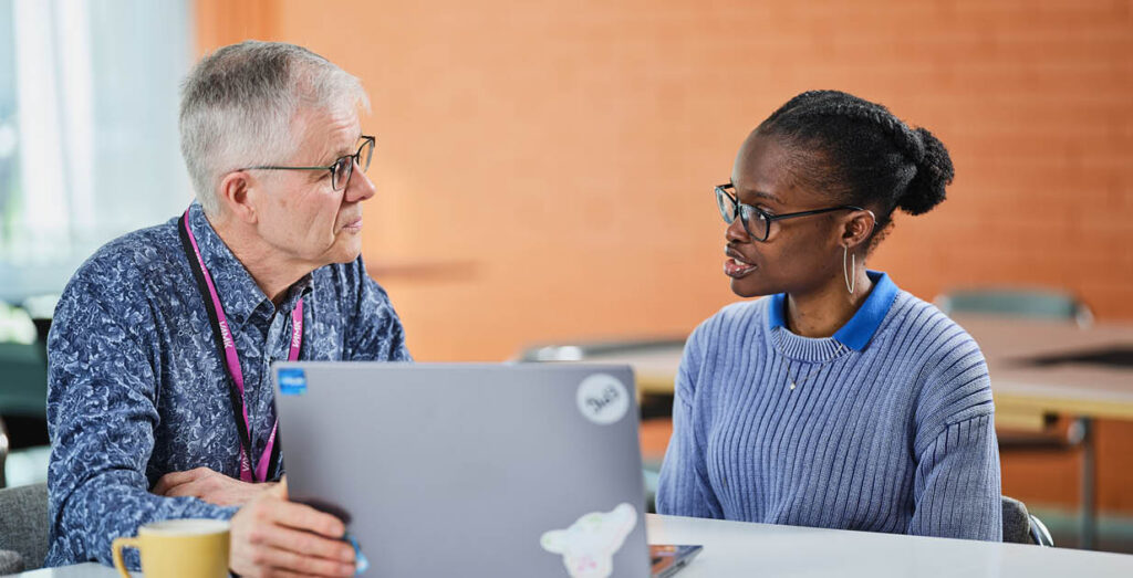 Generatiivinen tekoäly sosiaalialan arjen tukena